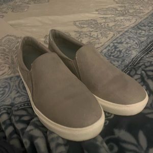 Dr Scholls Be Free size 9.5 M slip on shoe in light gray.
